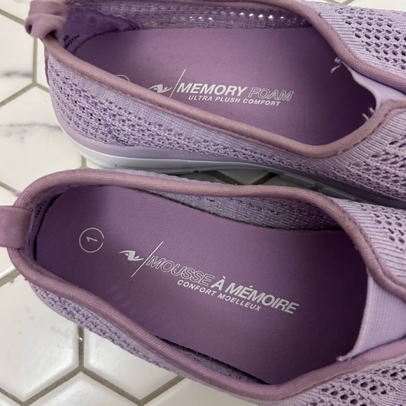 Memory Foam Purple Slip-On Shoes, Sz 1 - Picture 3 of 4